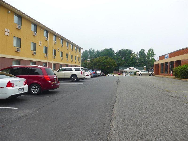 Super 8 By Wyndham Charlottesville Exterior foto