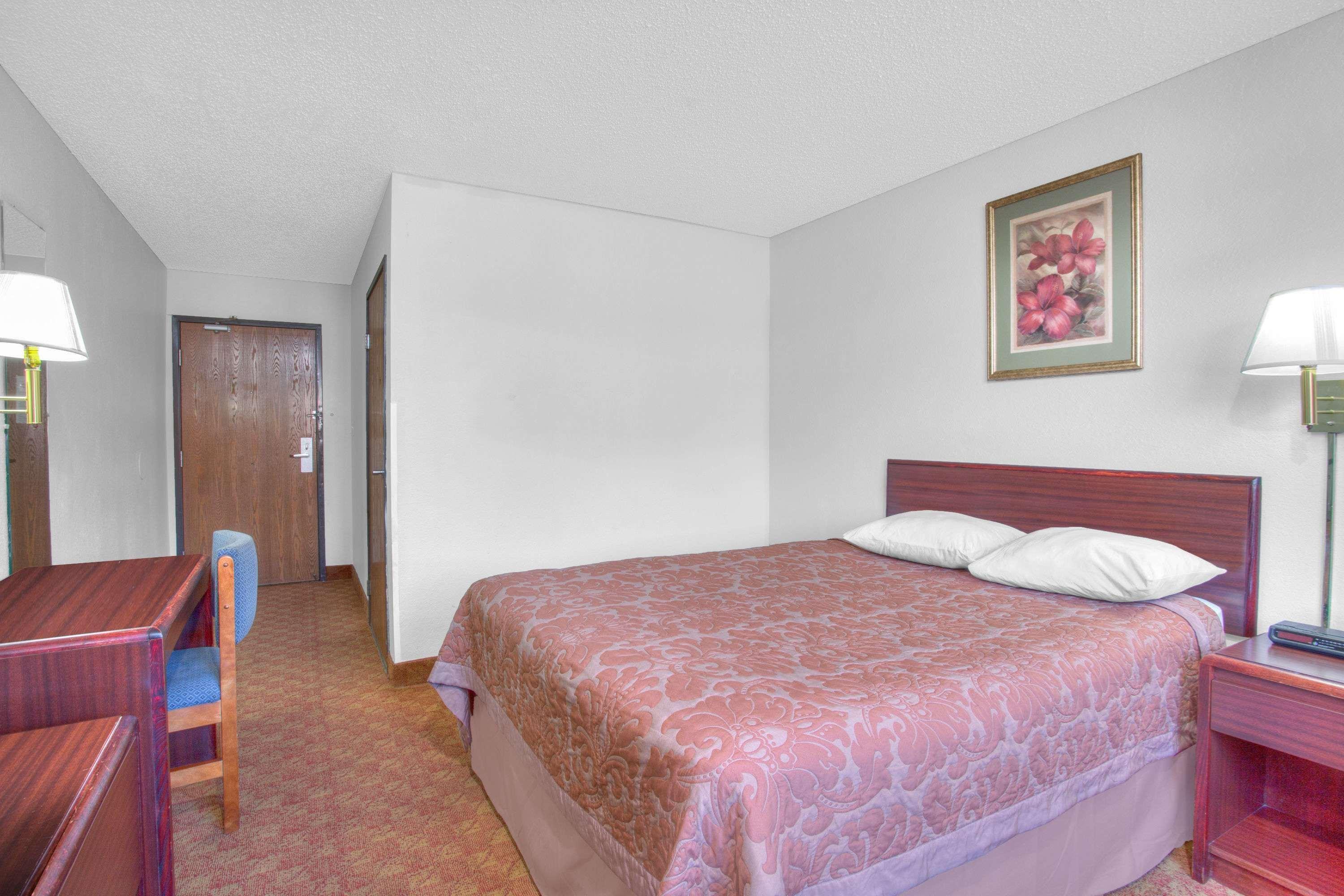 Super 8 By Wyndham Charlottesville Exterior foto