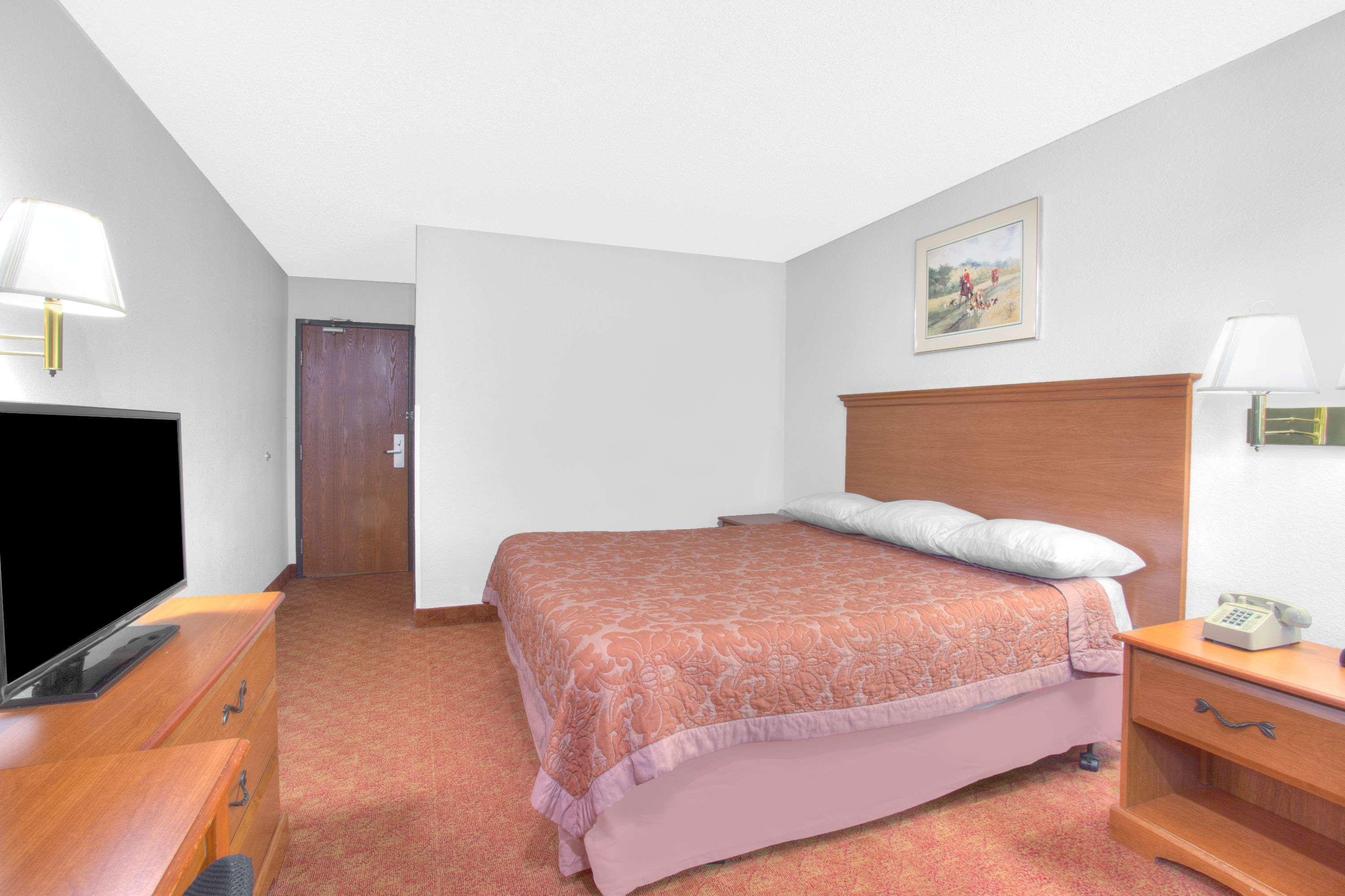 Super 8 By Wyndham Charlottesville Exterior foto